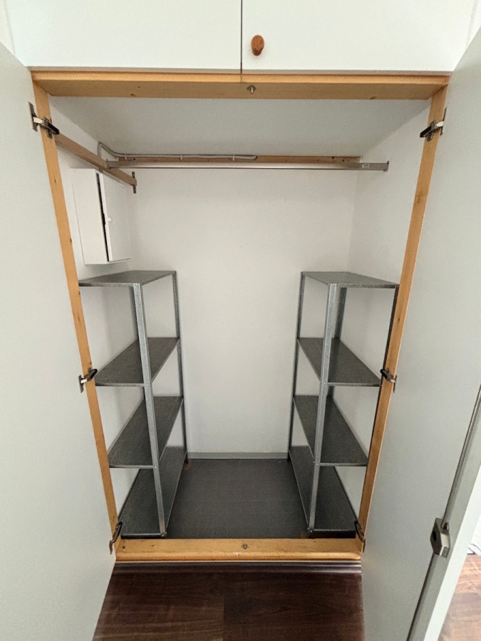 Abstellschrank im Flur