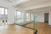 Referenz_Blick_von_Empore_ins_WoZi - Wohnen im Industriedenkmal: Individuelle 2-Zi.-Wohnung mit Empore und moderner Ausstattung!