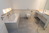 Referenz_Bad - Wohnen im Industriedenkmal: Individuelle 2-Zi.-Wohnung mit Empore und moderner Ausstattung!