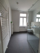modernes Bad mit Dusche