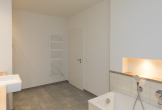 Bad - Wohnen im Industriedenkmal! 5 Zimmer, Terrasse+Garten, EBK, moderne Ausstattung, …