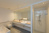 moderne Badausstattung - Wohnen im Industriedenkmal! 5 Zimmer, Terrasse+Garten, EBK, moderne Ausstattung, …