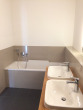 modernes Bad mit Wanne