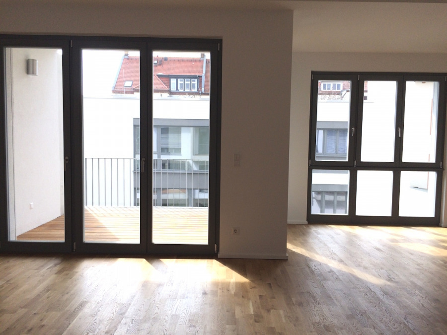 Wohnzimmer mit Balkon