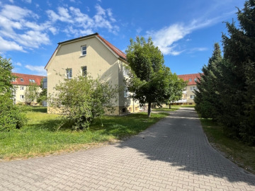Wohnen in ruhiger, grüner Lage – Attraktive 3-Zi.-Whg. mit großer sonniger Loggia!, 04552 Borna, Erdgeschosswohnung