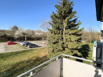 Ausblick Balkon - Wohnen in ruhiger, grüner Lage – Schicke 2-Zi.-Single-Whg. mit Balkon!