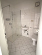 Bad mit Dusche - Geräumige 2-Zi.-Whg. mit Balkon u. guter Ausstattung in ruhiger, grüner Lage!