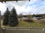 Ausblick Balkon - Wohnen in ruhiger, grüner Lage: Geräumige 3-Zi.-Whg. mit Balkon u. guter Ausstattung!