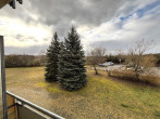 Ausblick Balkon - Wohnen in ruhiger, grüner Lage: Geräumige 3-Zi.-Whg. mit Balkon u. guter Ausstattung!