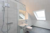 Bad mit Dusche - +++ Weißer Wohnberechtigungsschein erforderlich!!! 4-Zi.-Whg. in modernem Neubau +++
