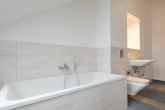 Bad mit Wanne - +++ Weißer Wohnberechtigungsschein erforderlich!!! 4-Zi.-Whg. in modernem Neubau +++