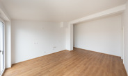 Wohnzimmer + Küche - +++ Weißer Wohnberechtigungsschein erforderlich!!! 4-Zi.-Whg. in modernem Neubau +++