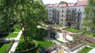 riesiger grüner Innenhof