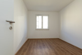 Referenz_Zimmer - WBS erforderlich!!! 3-Zi.-Whg. mit Balkon im ruhigen Gartenhaus in Neubau von 2022
