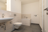 Referenz_Bad - WBS erforderlich!!! 3-Zi.-Whg. mit Balkon im ruhigen Gartenhaus in Neubau von 2022