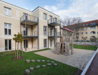 kleiner Spielplatz hinter GH2 - WBS erforderlich!!! 3-Zi.-Whg. mit Balkon im ruhigen Gartenhaus in Neubau von 2022