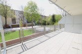 großer sonniger Balkon