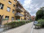 abgegrenzte Terrasse im EG