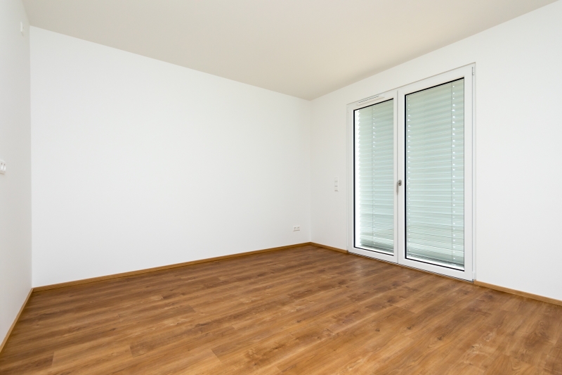 Wohnzimmer mit Balkon