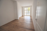 Referenz Wohnzimmer - Individuelle u. großzügige 2-Zi.-Whg. mit Balkon und attraktiver Ausstattung in historischem Gebäude