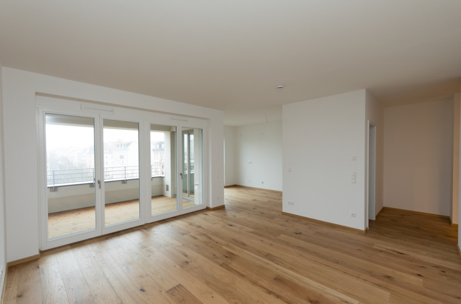 Wohnzi. mit Loggia + offene Küche
