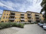 Ansicht Hof mit Stellplätzen - Attraktive 3-Zi.-Whg. mit sonniger Terrasse und eleganter Ausstattung in historischem Altbau